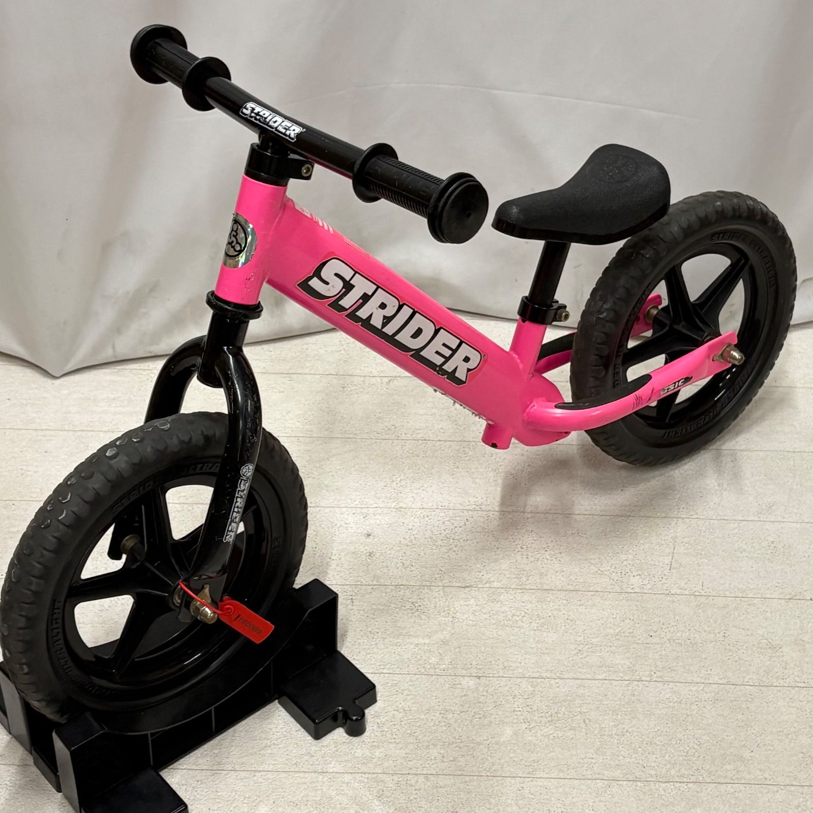 日本正規品 STRIDER ストライダー 12 クラシック ピンク キックバイク 