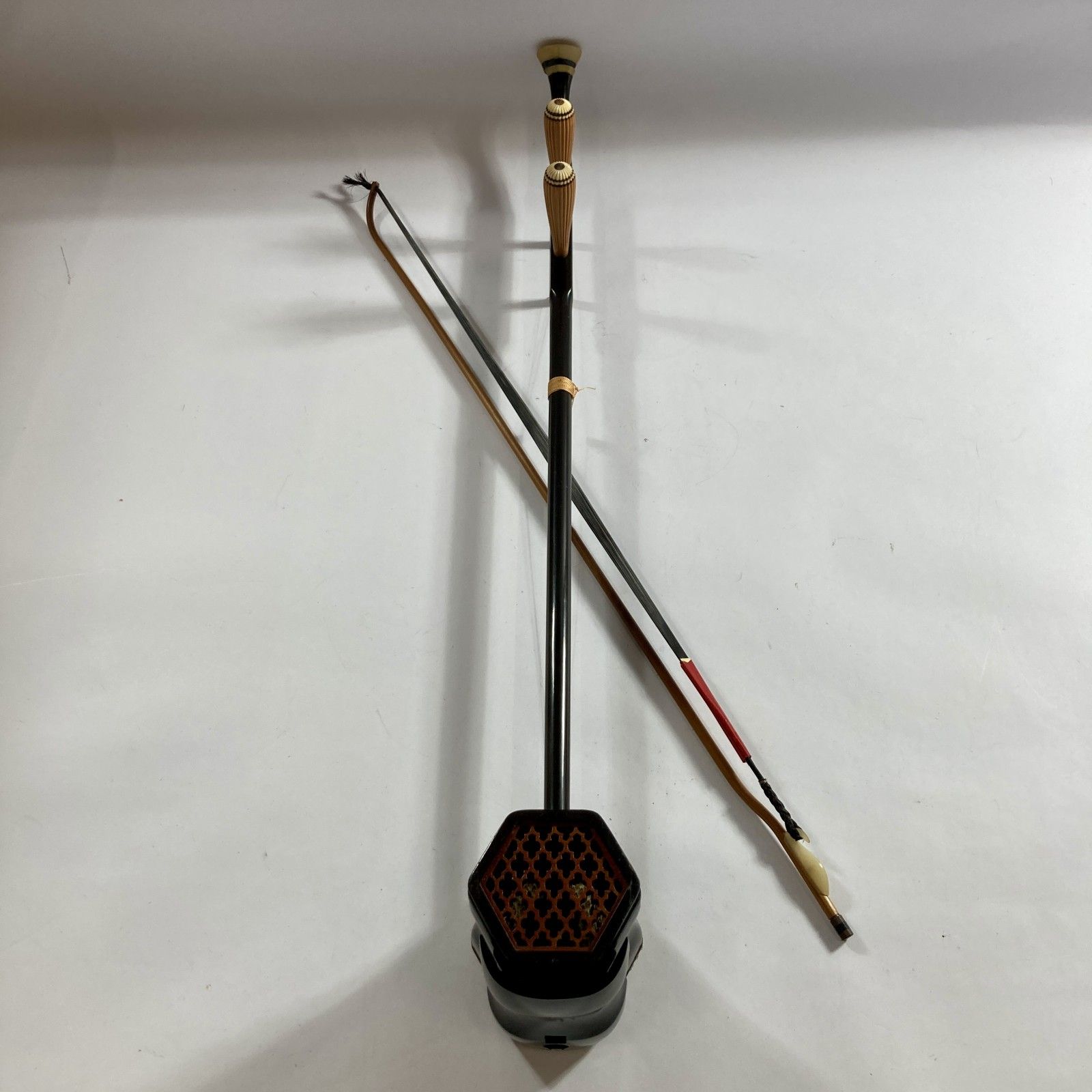 ☆ 希少 中国伝統楽器 上海民族楽器 二胡 蛇皮 牡丹牌ラベル 高級
