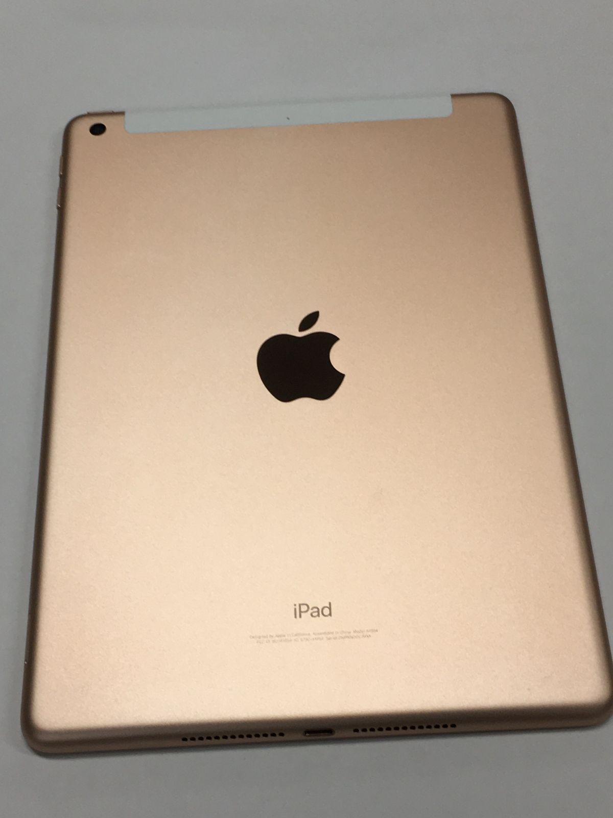 外装超美品 iPad 第6世代 Cellularモデル 128GB ゴールド SIMフリー 