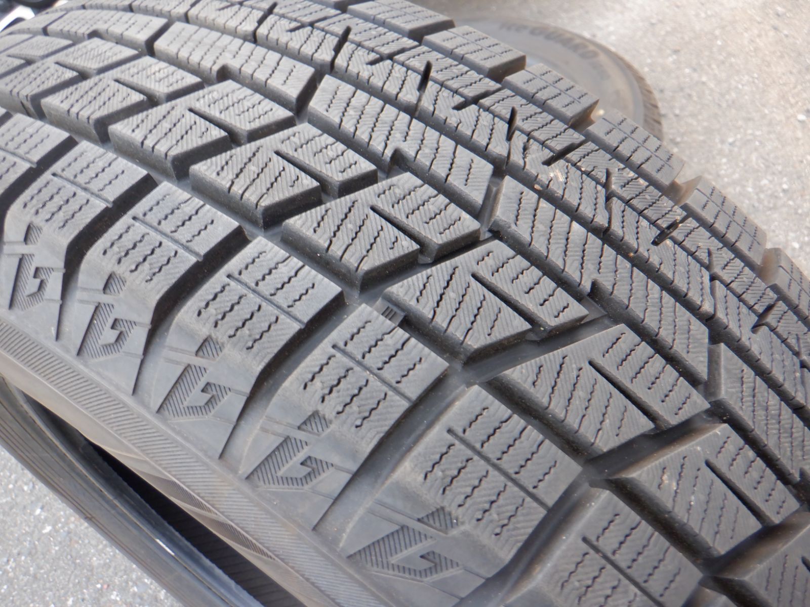 中古バリ山 175/70R14 ヨコハマ アイスガードiG60 2022年製 4本 