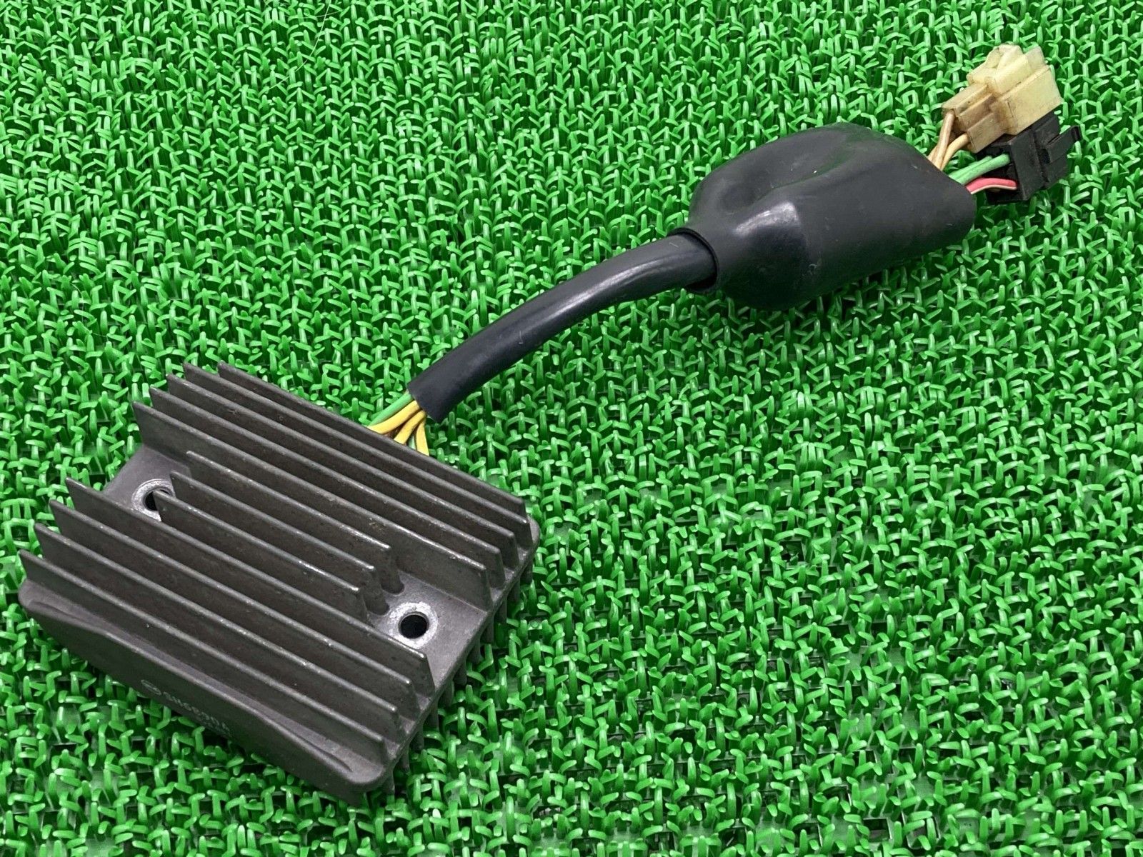 VFR800 Regulator Honda Genuine Used Motorcycle Parts RC46 98-99 Regulator Rectifier No Functional Problems vG