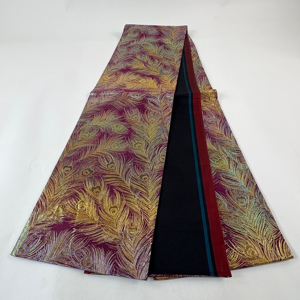美品】 袋帯 秀品 孔雀の羽根 箔 金糸 赤紫 全通 正絹 【中古】 - メルカリ