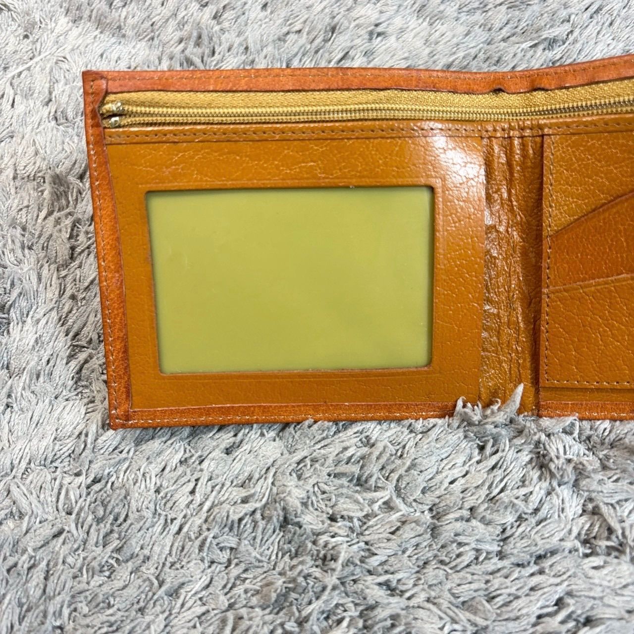 ほぼ未使用】二つ折り財布 本革 レザー ブラウン エンボス - メルカリ