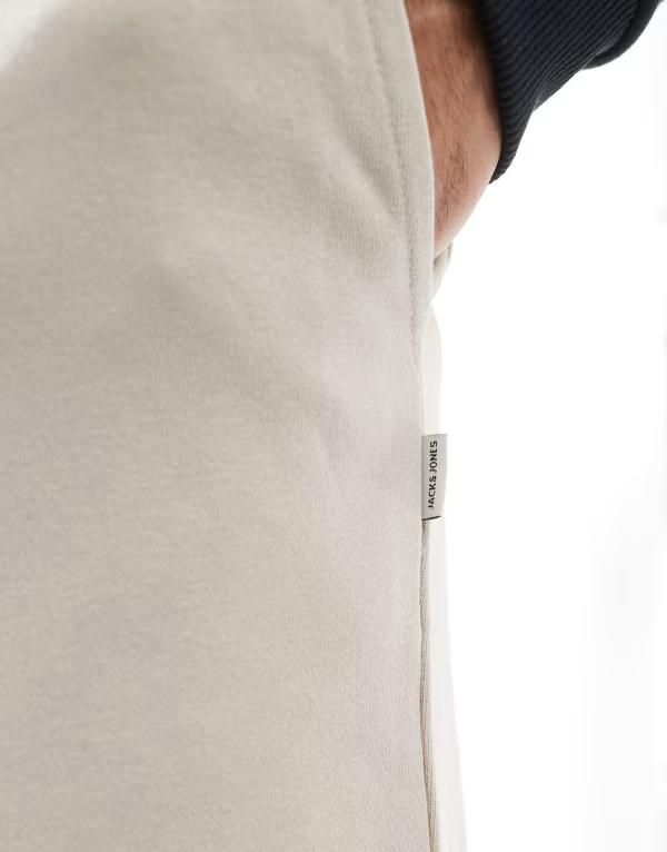 パンツ ジャック アンド ジョーンズ メンズ ボトムス ハーフパンツ・ショーツ ショートパンツ Jack Jones loose fit sweat shorts in cream Moonbeam クリーム