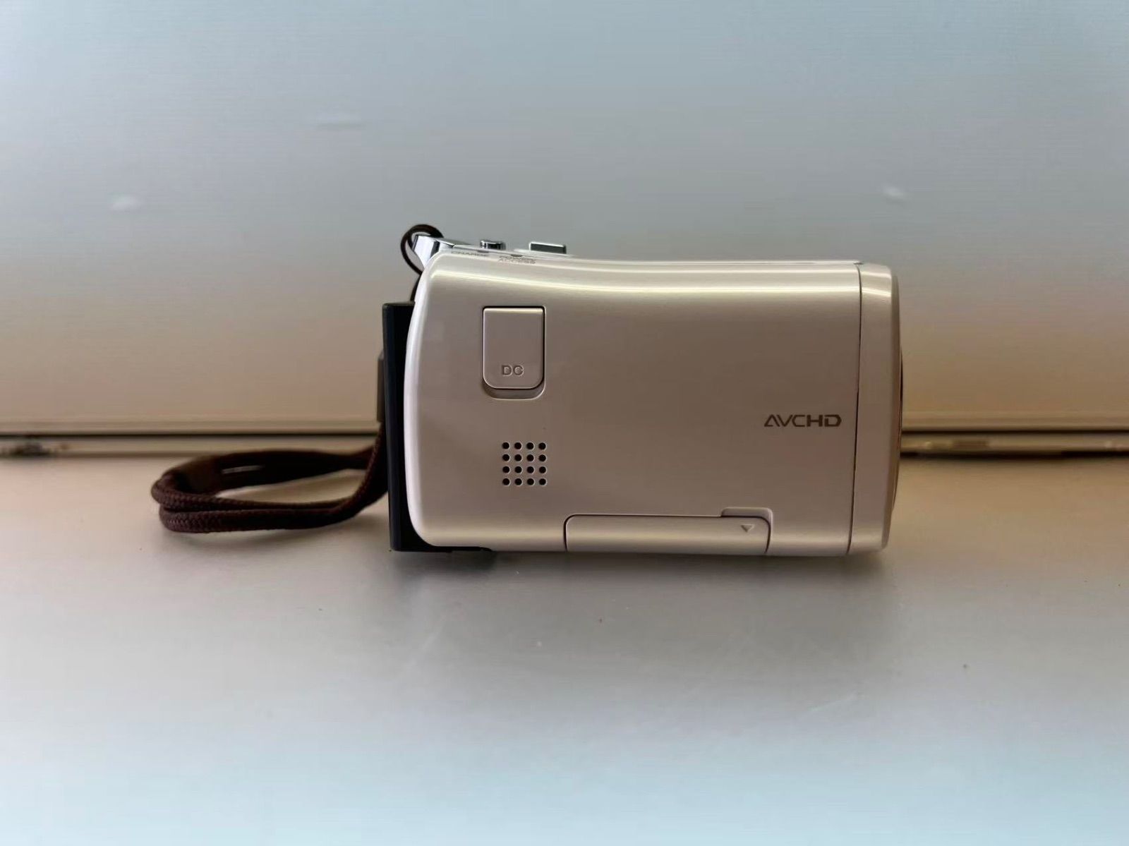 Victor JVC Baby Movie GZ-N1-W ビデオカメラ 動作品 （美品） - メルカリ