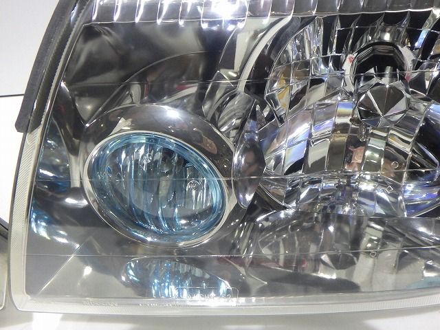 車 エクストレイル ヘッドライト左右 HID T30 NT30 前期 1670 イ 26010