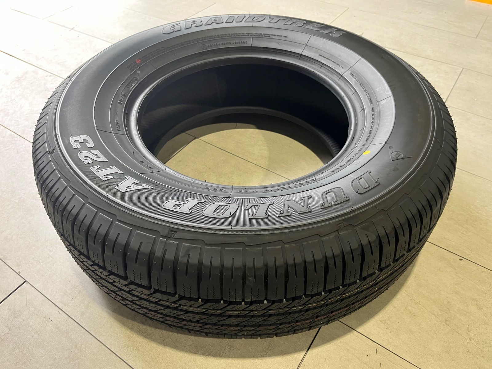 Jpr R16 【大特価!!】新車外し DUNLOP AT23 265/70 R16 ランクル70新車外し - メルカリ