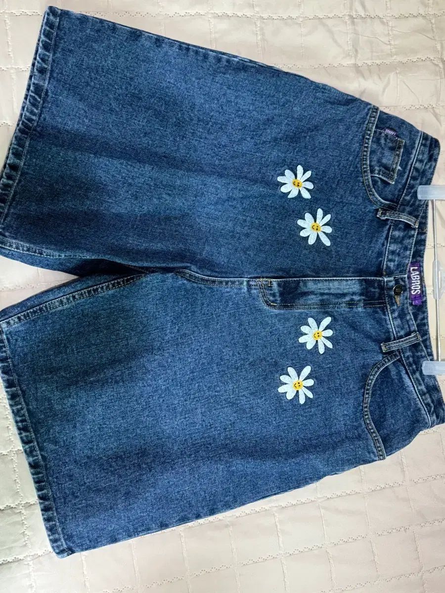 全商品対象が 8% オフ LABROS（ラブロス） 花柄刺繍 デニムショート