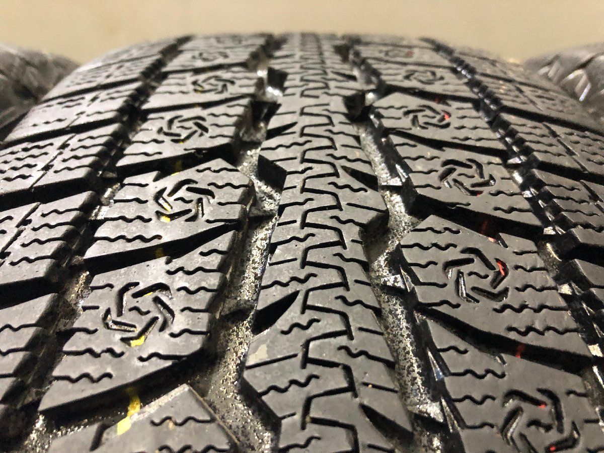 走行短め】TOYO OBSERVE GSi-6 LS 215/60R17 17インチ スタッドレス 4 