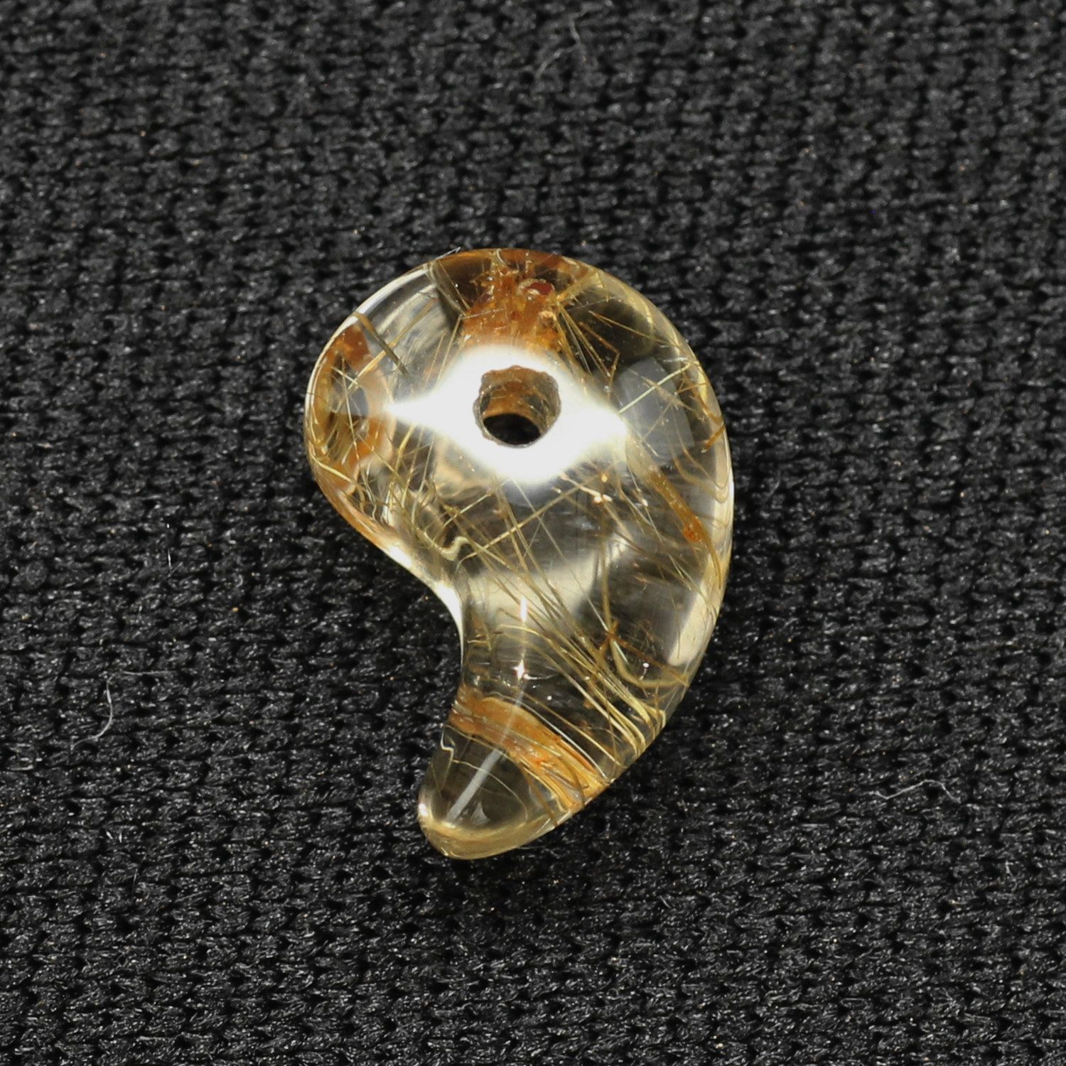 アクセサリー 【魅了する透明感】透明感あふれる 天然石 勾玉ゴールド