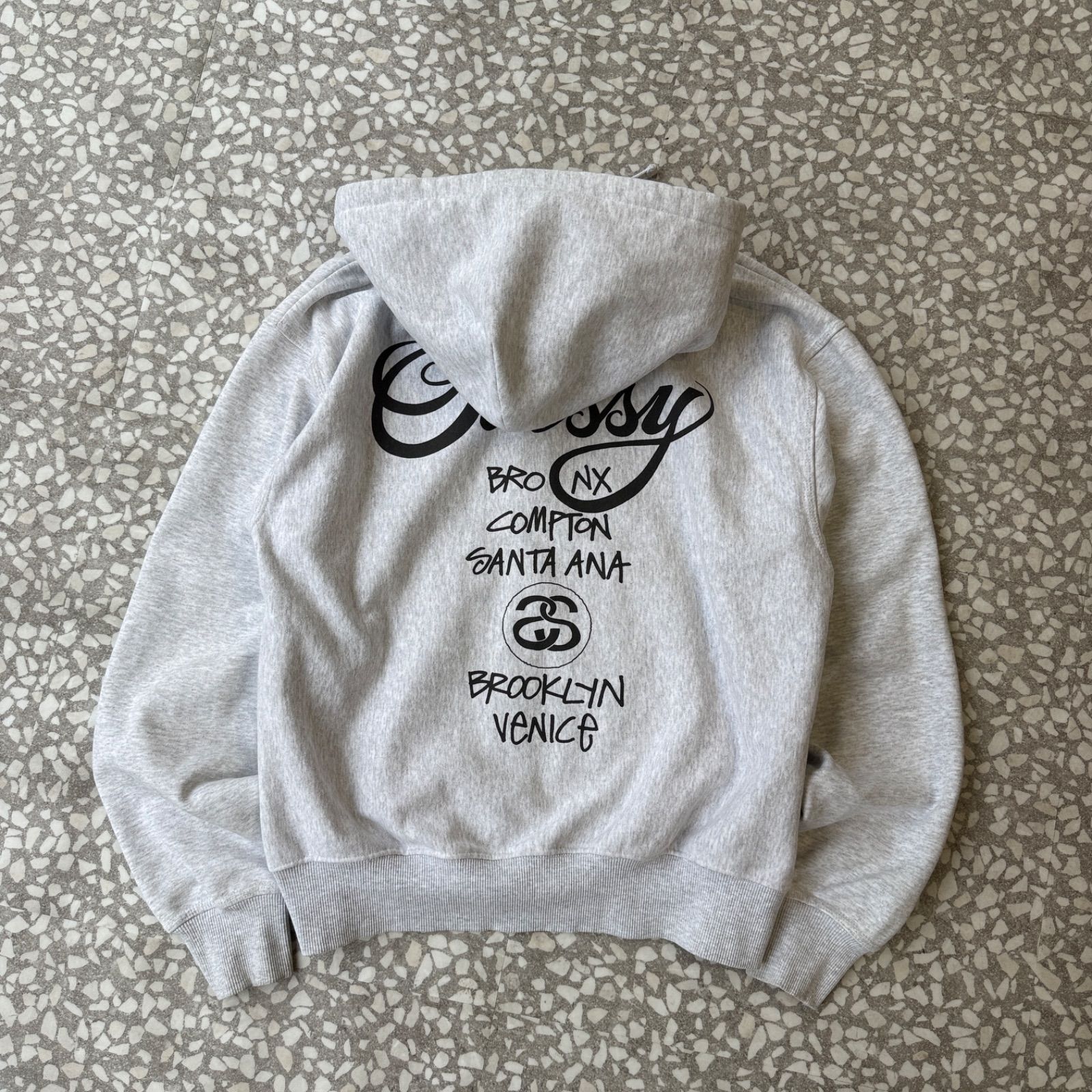 STUSSY / world tour zip hoodie sizeXL ステューシー 肉厚ジップ