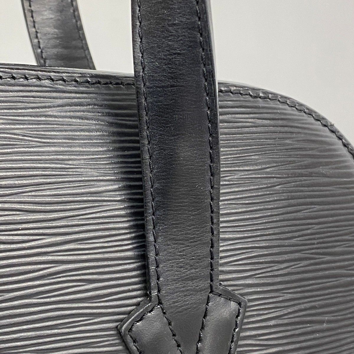LOUIS VUITTON / ルイヴィトン ◇エピ ノワール リュサック ショルダー