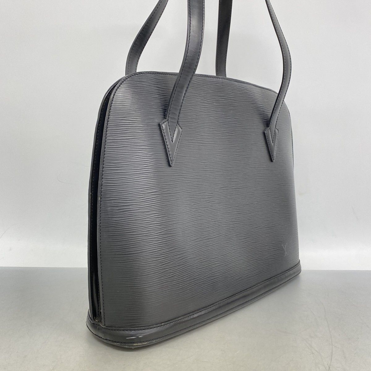 【6dc2288】ルイヴィトン ショルダーバッグ エピ リュサック M52282 ノワール【中古】レディース 6dc2288】ルイヴィトン ショルダーバッグ エピ リュサック M52282