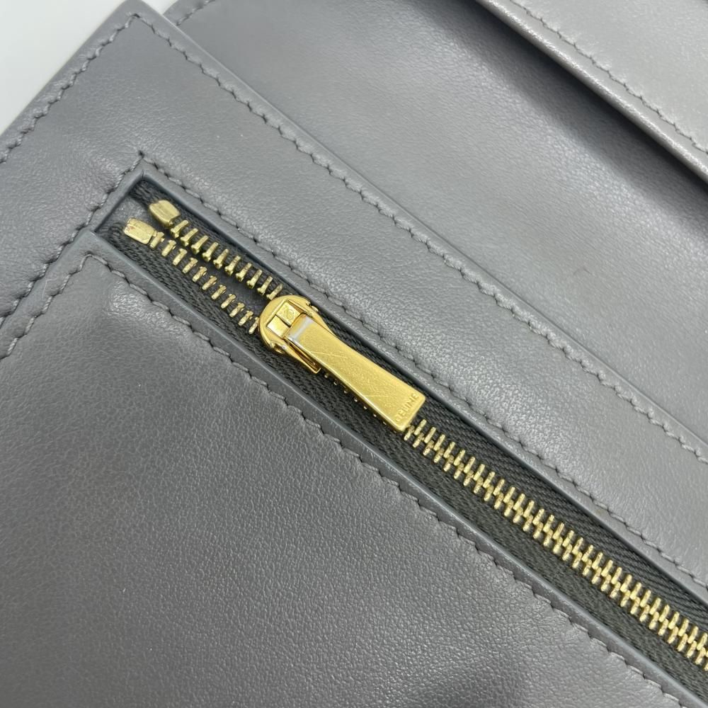 【中古】CELINE ラージストラップウォレット 2つ折り財布 グレー[79][240079030967] 中古】CELINE ラージストラップウォレット 2つ折り財布 グレー[79