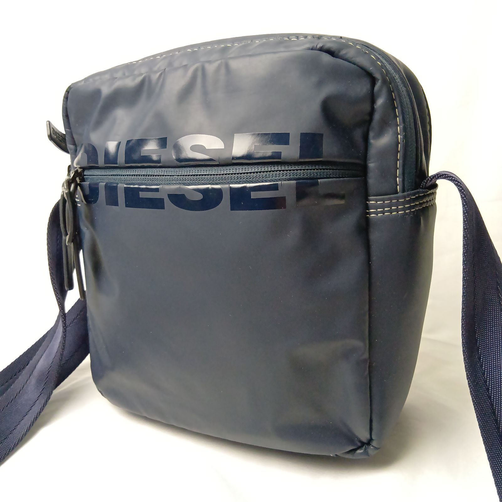 DIESEL] ディーゼル ショルダーバッグ ネイビー 紺 ビッグロゴ 斜
