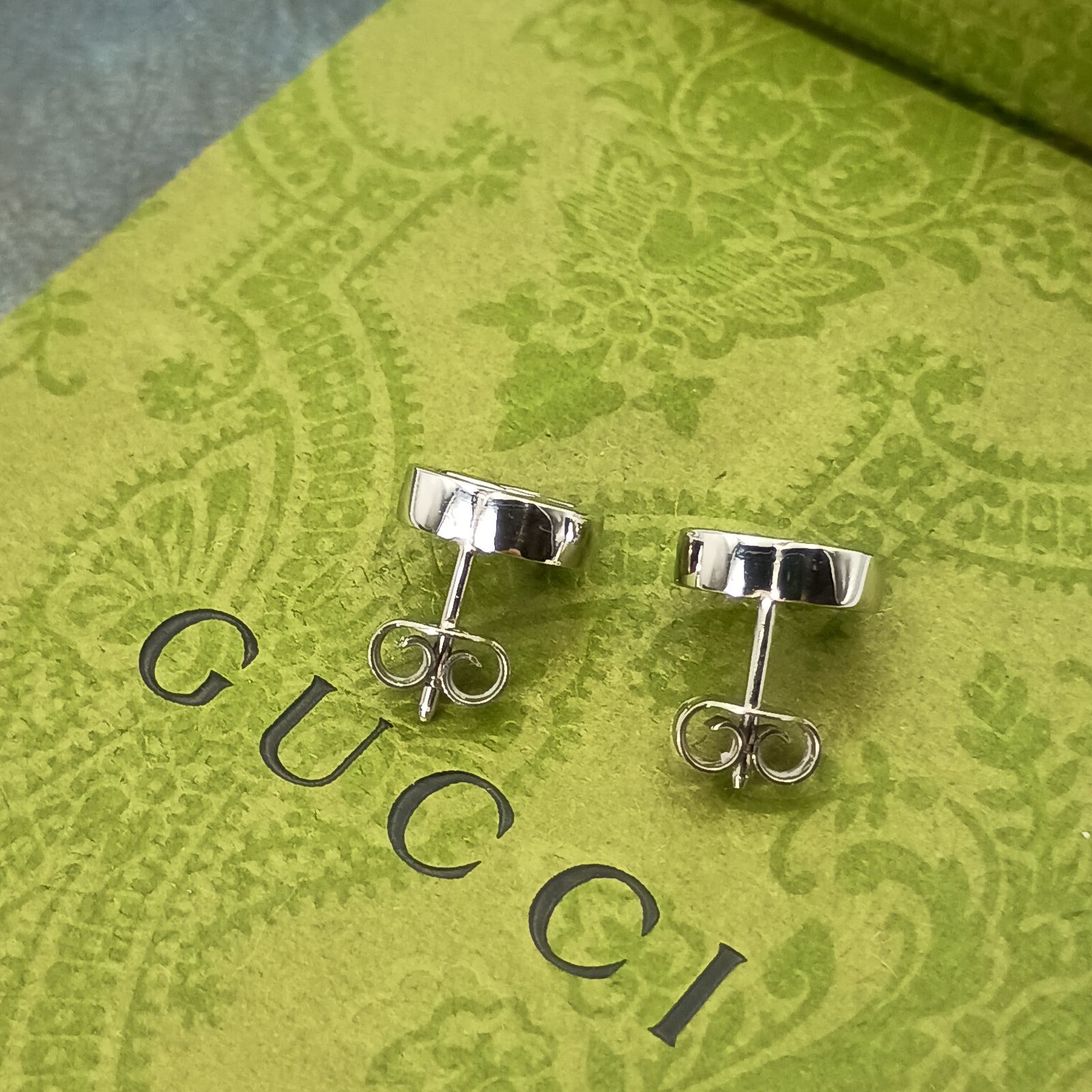 【美品】GUCCI インターロッキングG 両耳ピアス 保存袋付　シルバー GUCCI グッチ インターロッキング G ピアス 両耳 レディース シルバー