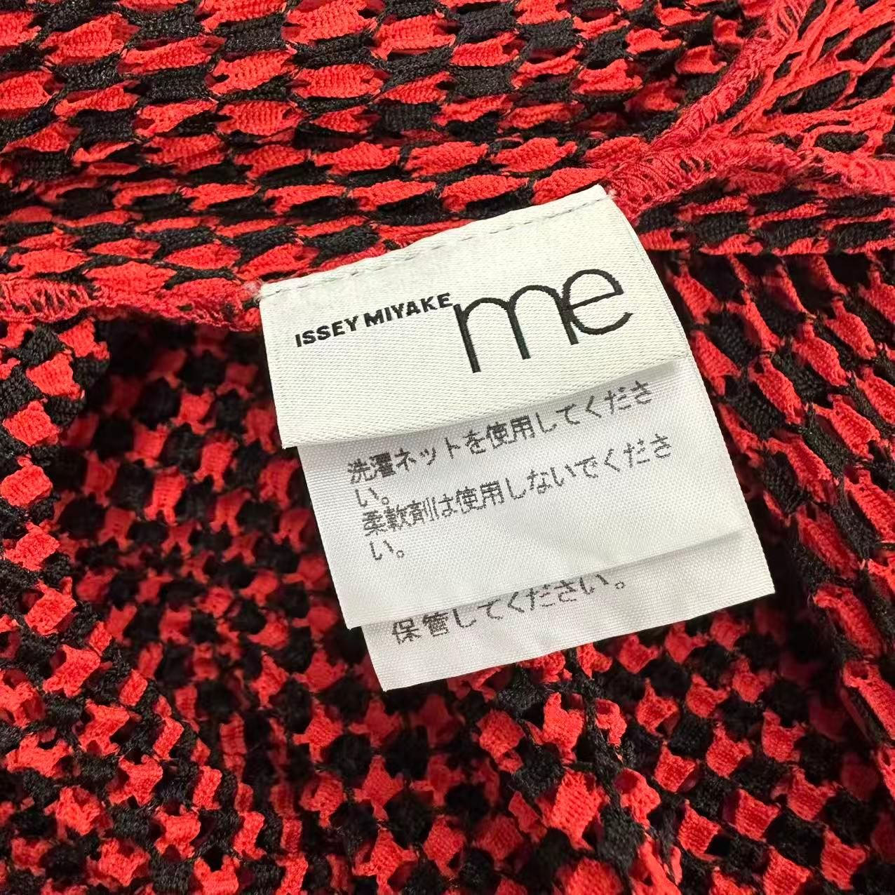 極美品 ISSEY MIYAKE イッセイミヤケ ME ミー  トップス  編み込み メッシュ レッド ISSEY MIYAKE - 極美品 ISSEY MIYAKE イッセイミヤケ ME ミー トップス