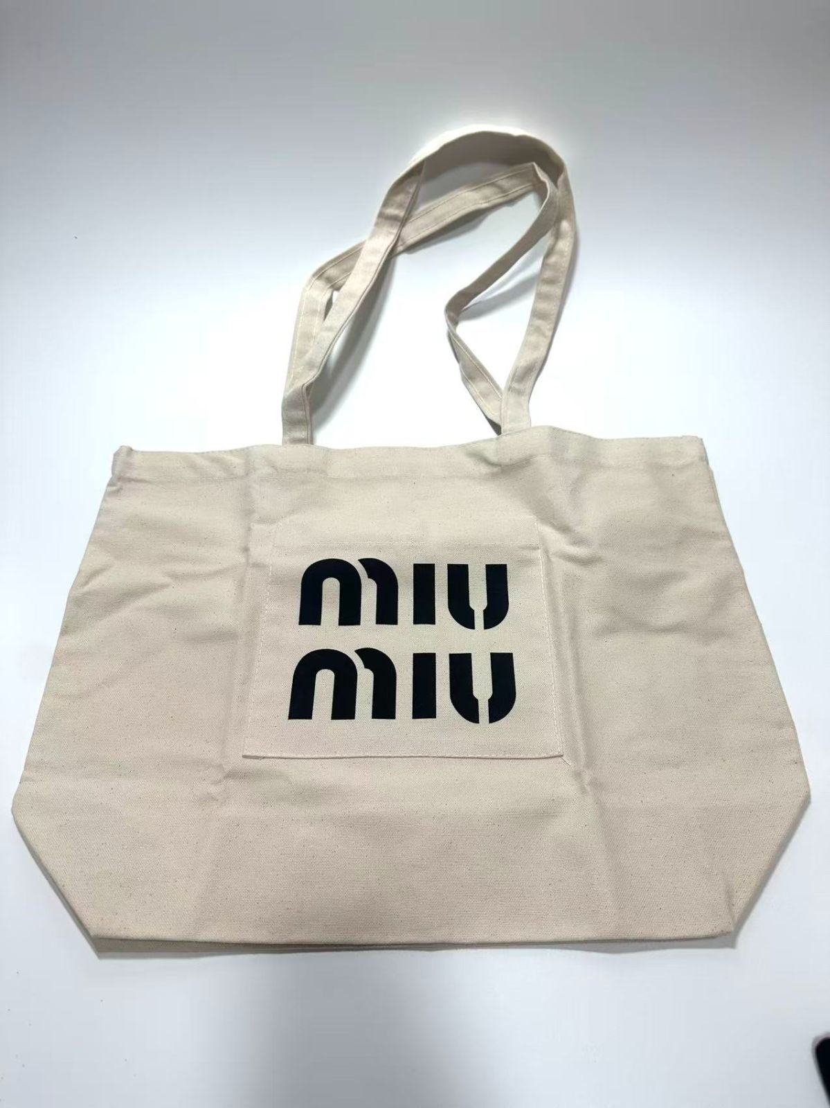 ミュウミュウ miumiu トートバッグ キャンバス ベージュ ミュウミュウ miumiu トートバッグ キャンバス ベージュ新品未使用
