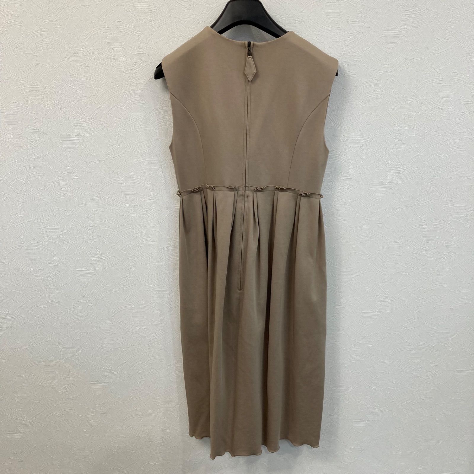 FOXEYnewyork ノースリーブ ワンピースロゴプレートモカベージュ 38 FOXEY NEW YORK フォクシー ニューヨーク ノースリーブワンピース ロゴ