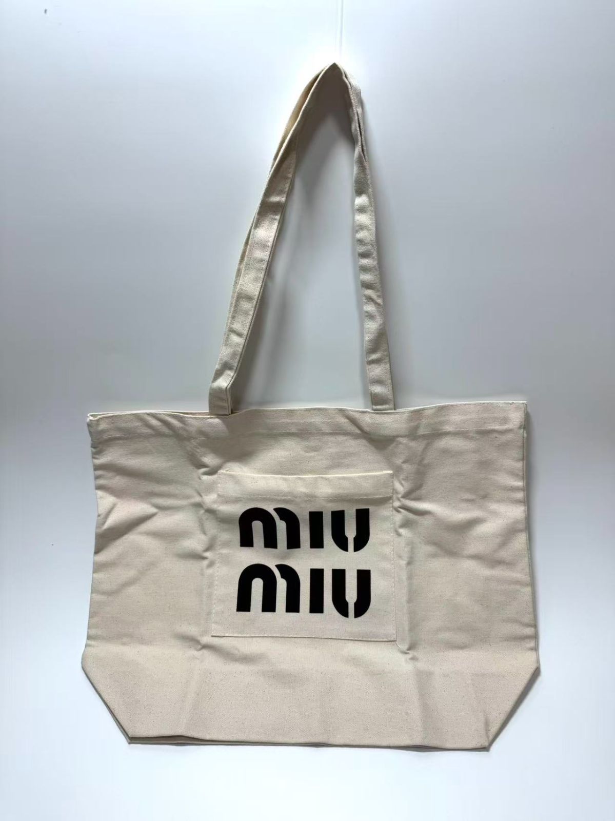 ミュウミュウ miumiu トートバッグ キャンバス ベージュ ミュウミュウ miumiu トートバッグ ビッグサイズ キャンバス ベージュ