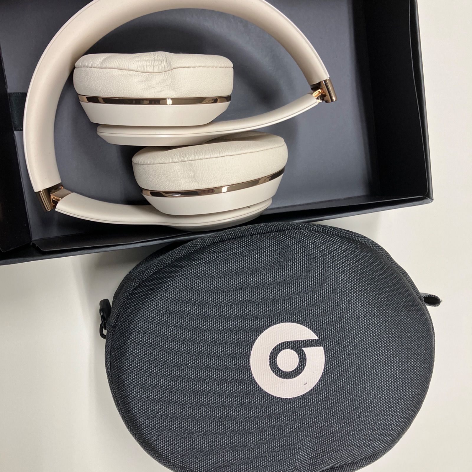 beats solo3 wireless サティンゴールド【新品、未開封】 新品！beats solo3 Wireless ヘッドホン カラー; Satin Gold - メルカリ