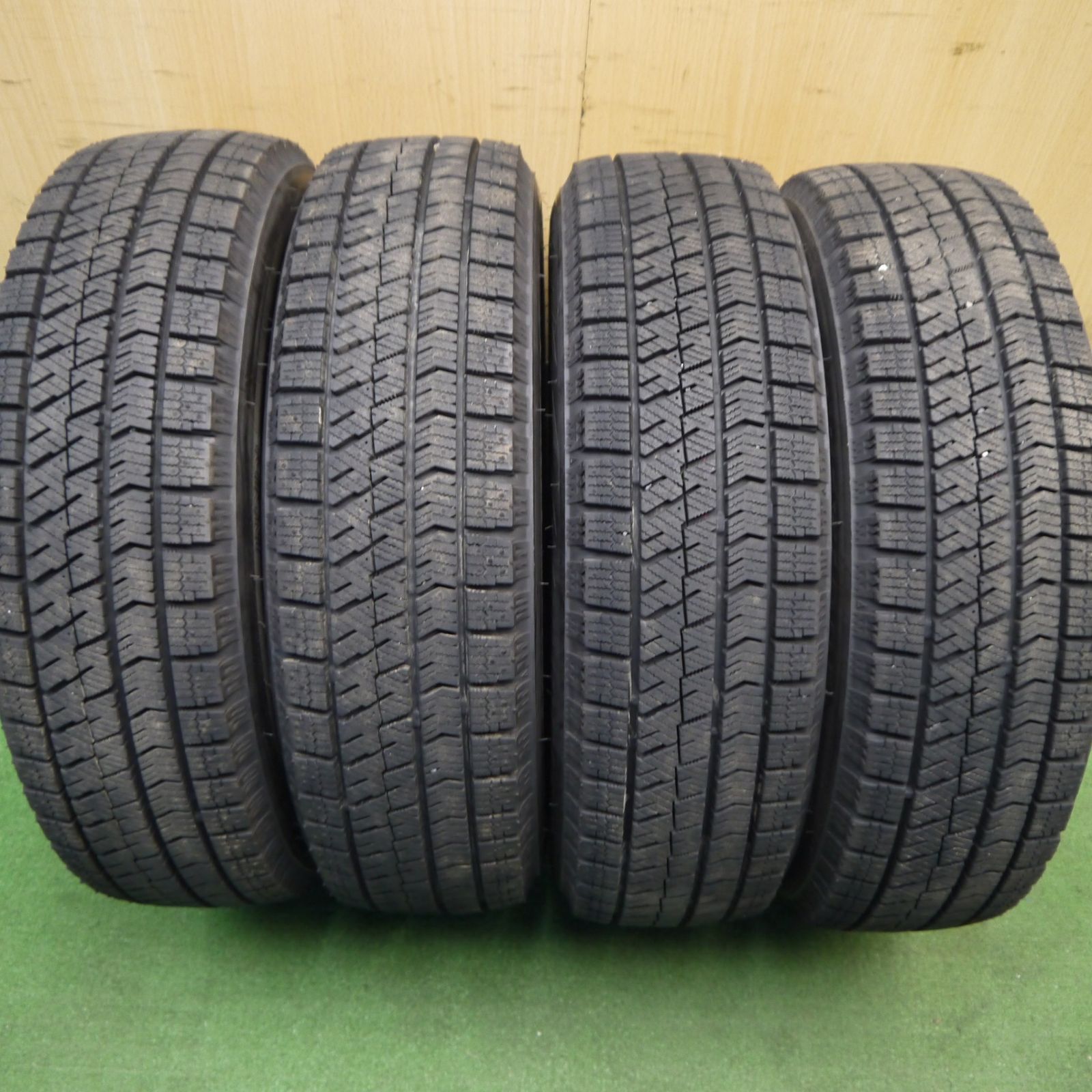 バリ溝！24年！9.5分以上☆スタッドレス 155/65R14 ブリヂストン 