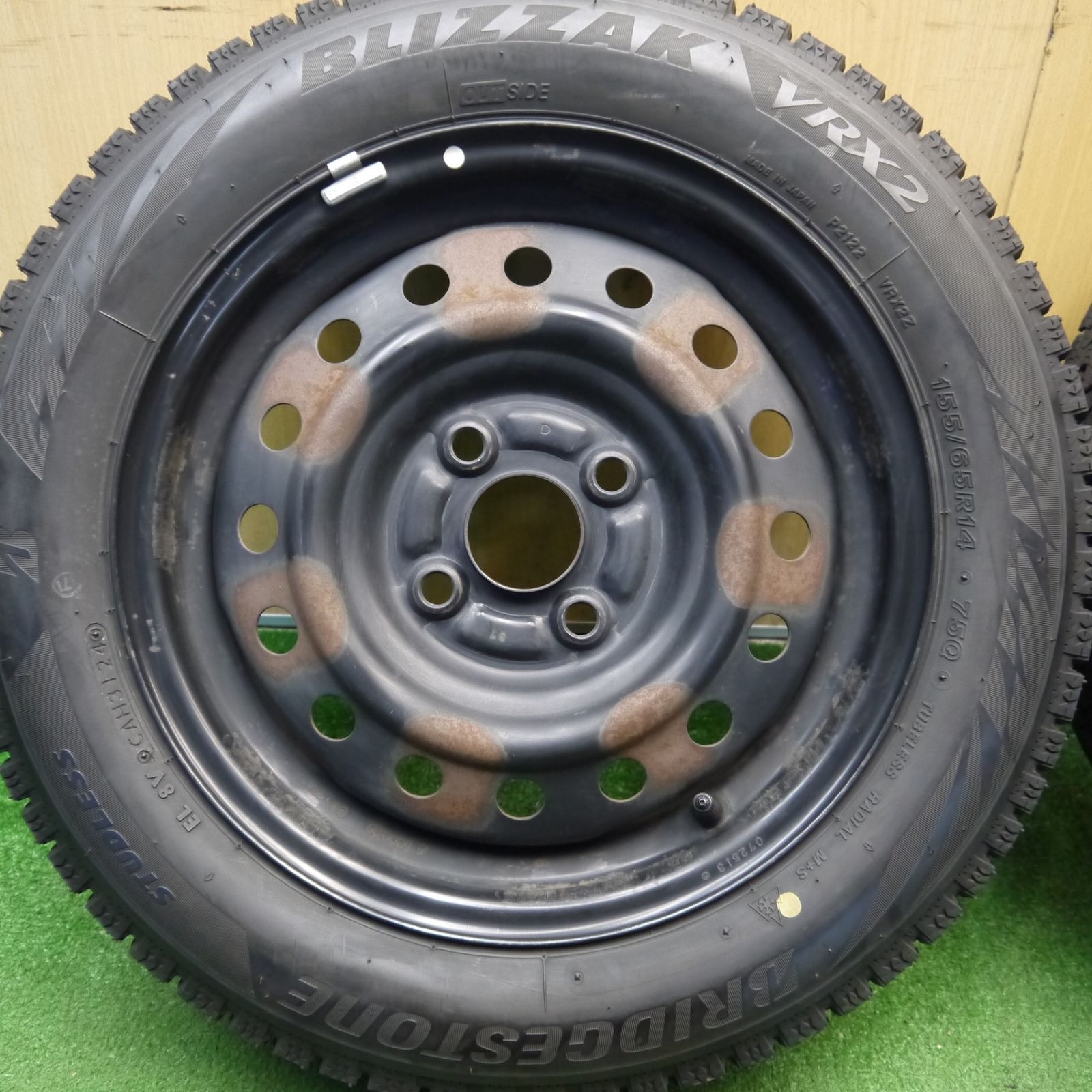 バリ溝！24年！9.5分以上☆スタッドレス 155/65R14 ブリヂストン 