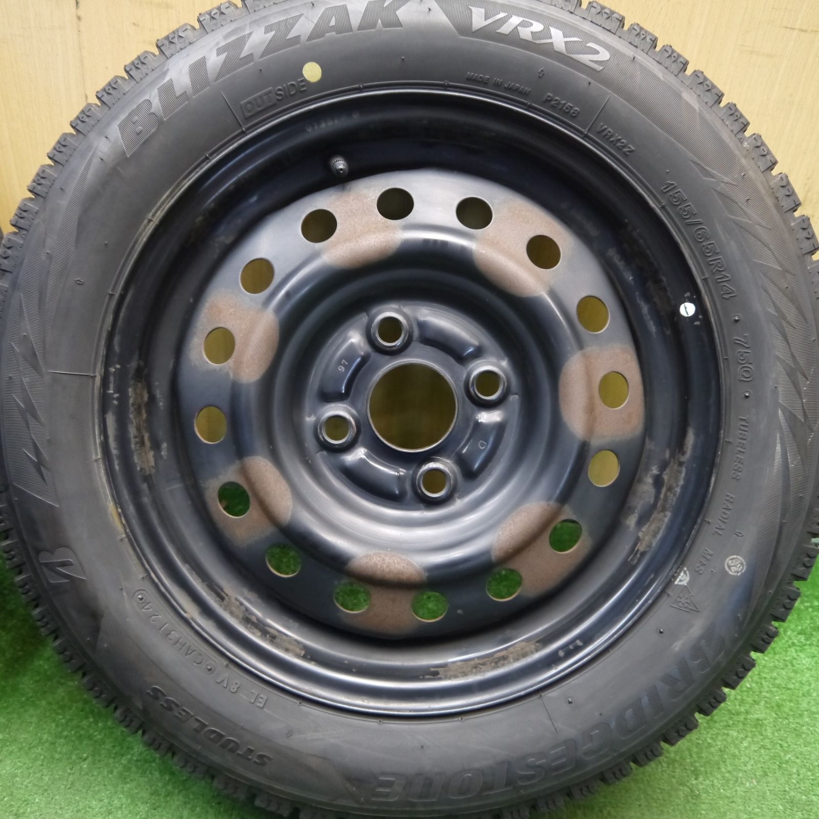 バリ溝！24年！9.5分以上☆スタッドレス 155/65R14 ブリヂストン 