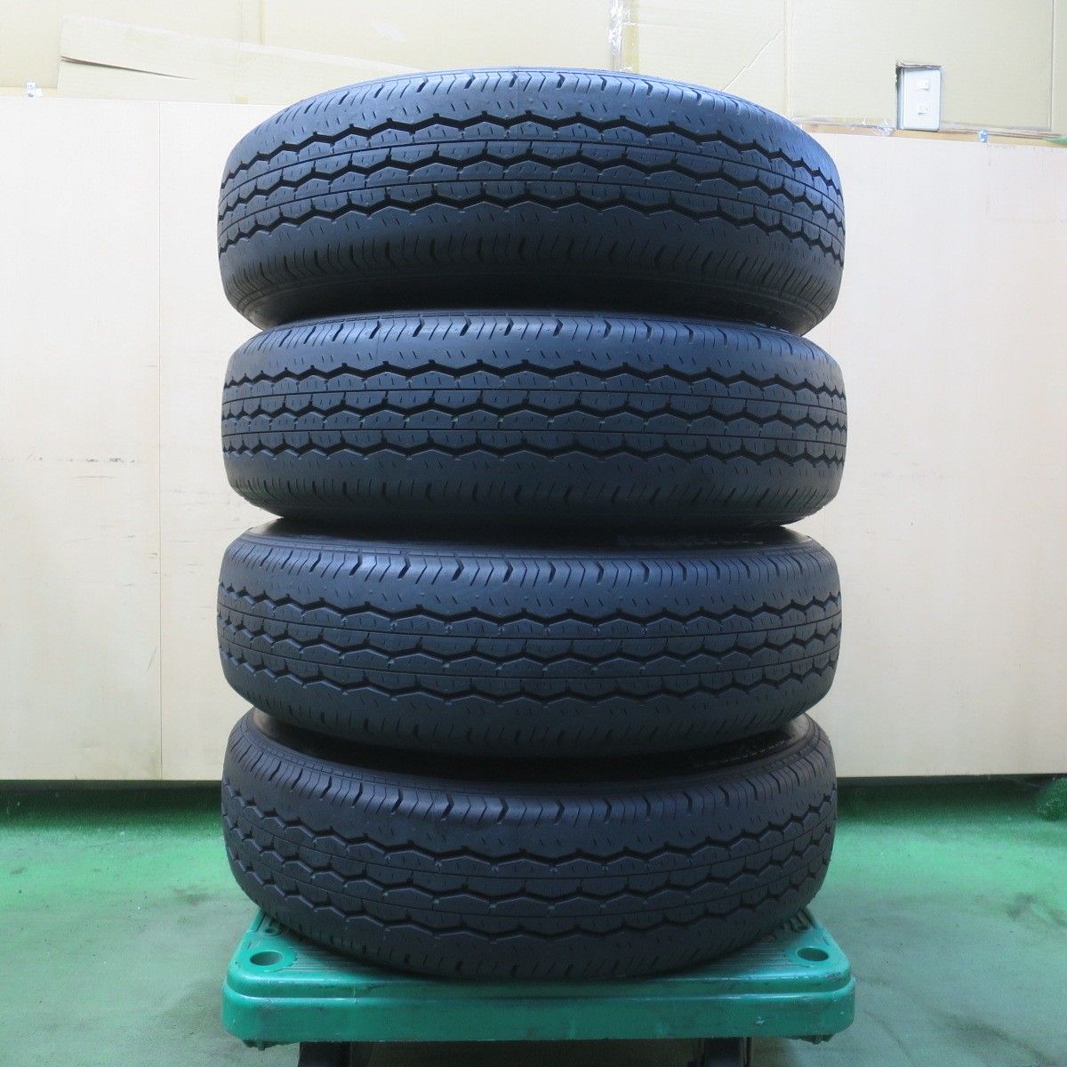新車外し！23年☆トヨタ 200系 ハイエース 純正 スチール 195/80R15