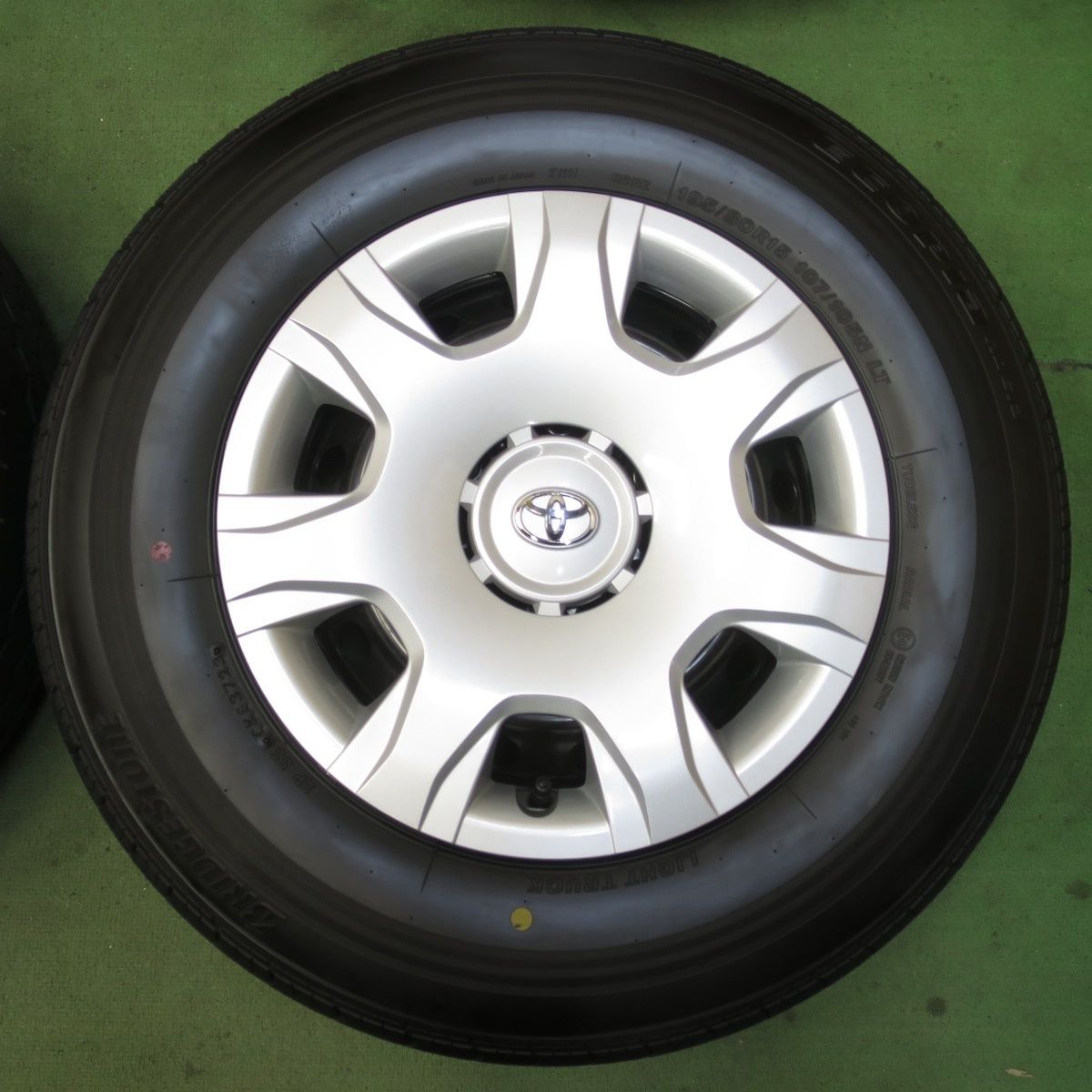 2021年製造★新車外し　ブリヂストン エコピアRD613 195/80R15 107/105N トヨタ ハイエース レジアスエース エコピア 送料無料 200系 ハイエース 純正 新車外し ブリヂストン