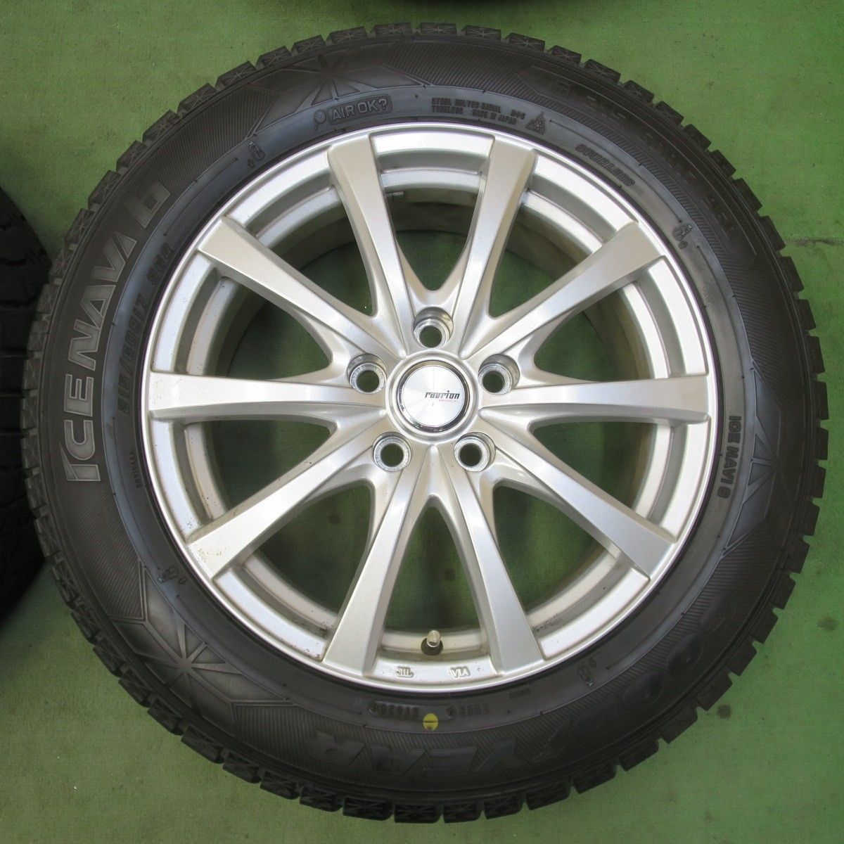 2020年製 バリ溝グッドイヤーアイスナビSUV 215/60R17 4本セット バリ溝！23年！キレイ！9分☆スタッドレス 215/60R17 グッドイヤー