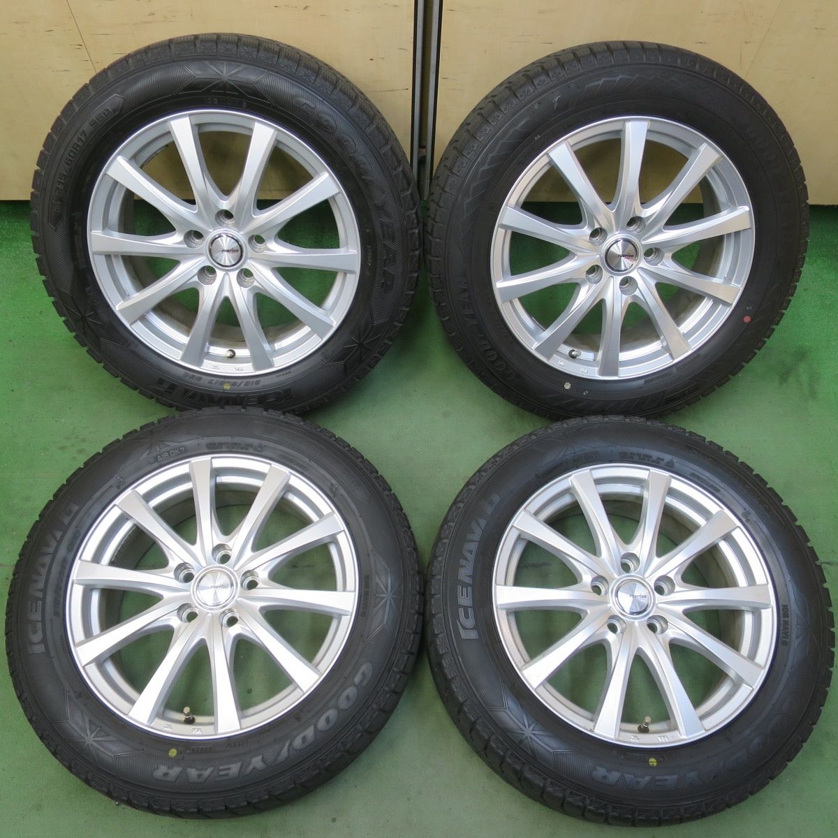 バリ溝！23年！キレイ！9分☆スタッドレス 215/60R17 グッドイヤー 