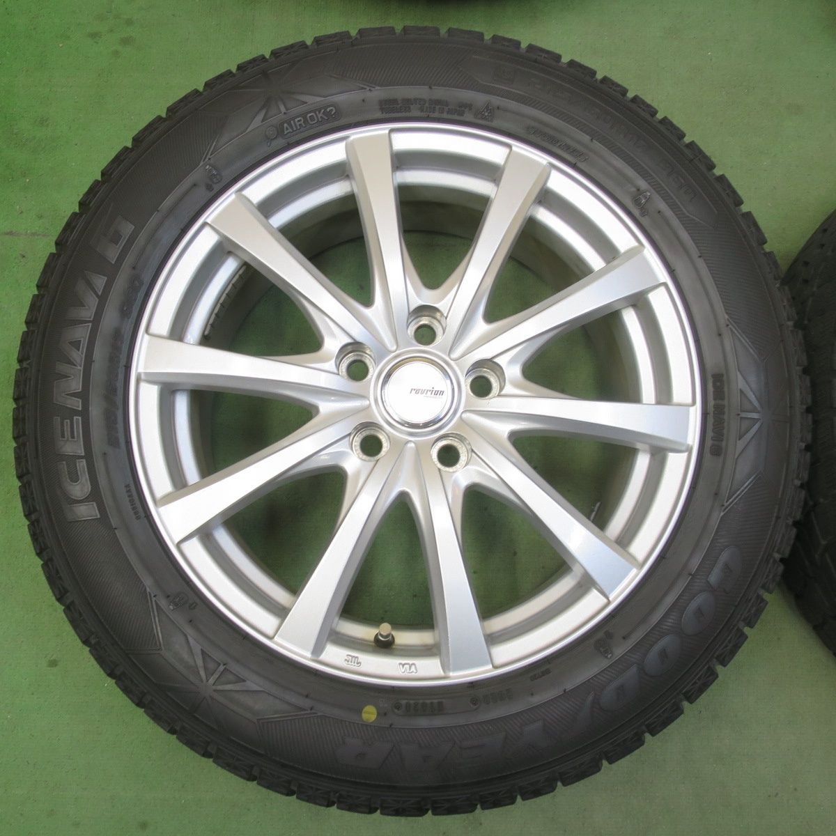 バリ溝！23年！キレイ！9分☆スタッドレス 215/60R17 グッドイヤー 