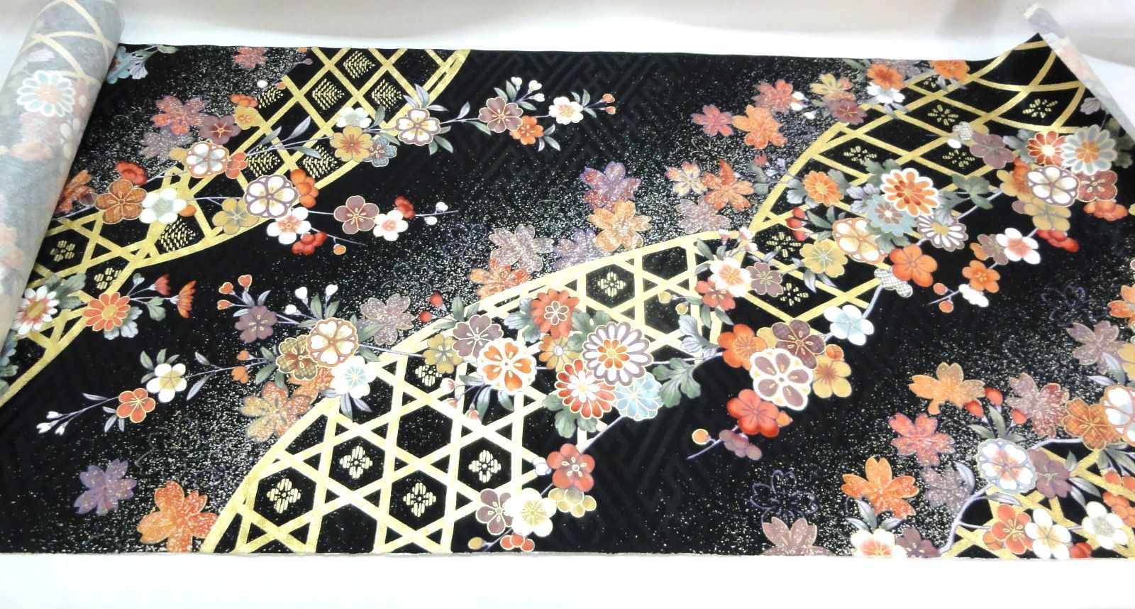 M0194 和工芸 和紙 シート地 金襴 金らん 紫ベース/白ベース/黒ベース 3種セット 人形飾り ケース 屏風 パーツ お守り 袱紗 御朱印帳 はぎれ リメイク 和裁 工房放出品 未使用分 M[宅100]0890 和工芸 和紙 シート地 金襴 金らん 紫ベース/白ベース/黒
