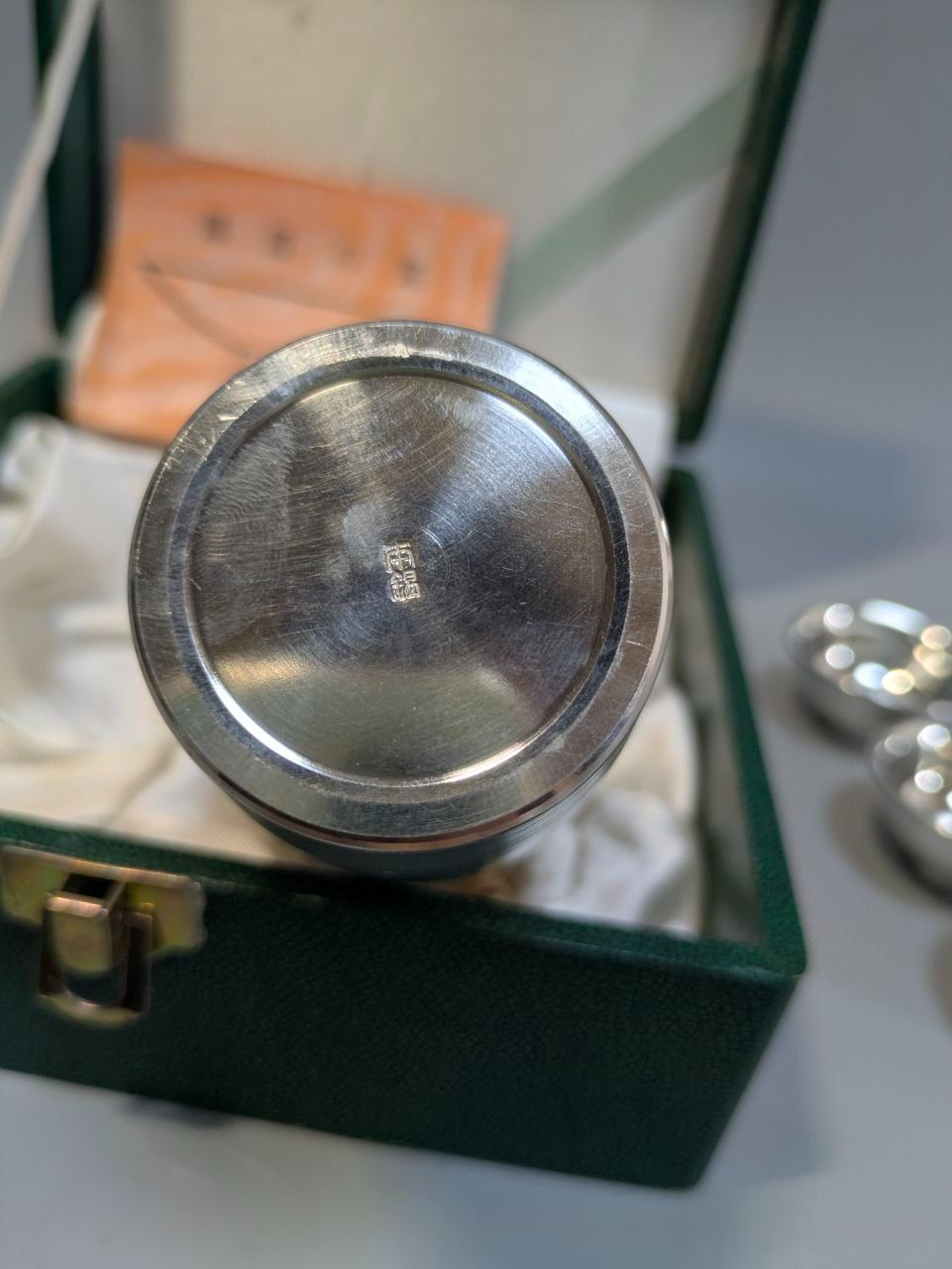 未使用品】本錫 酒器セット SK PEWTER JAPAN 錫器の栞付 徳利 盃 未使用品】本錫 酒器セット SK PEWTER JAPAN 錫器の栞付 徳利 盃