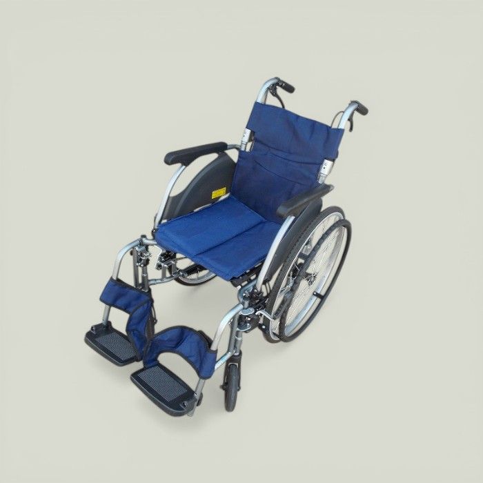 送料無料（一部地域を除く）自走式車椅子 カルティマ 多機能(紺)CRT-7 座面シミ有　　ts-26-0408-08