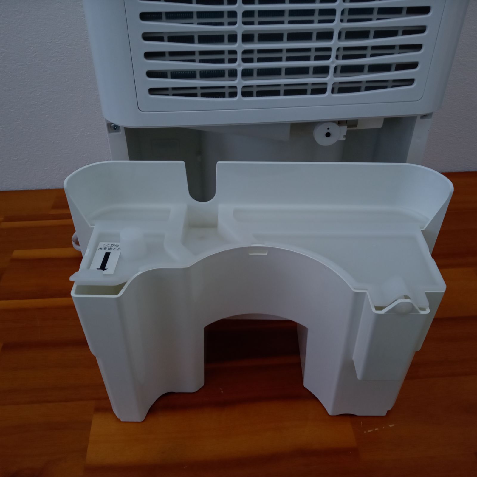 ★ジモティ割あり★ モダンデコ 除湿機 ｙｌ001  20年製 動作確認／クリーニング済み TK5527【リユースのサカイつくば店】 リユースのサカイ八街店】☆ジモティ割あり☆ モダンデコ除湿器18年製