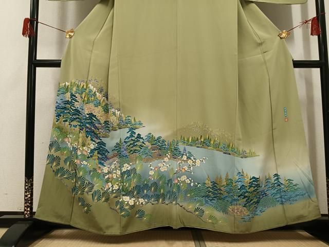 平和屋着物●京友禅作家　山科春宣　色無地　風景草花地紋　青磁鼠色　正絹　逸品　CABD0075ut 平和屋本店□極上 本加賀友禅作家 小原陽子 訪問着 草花文 鼠色地 逸品