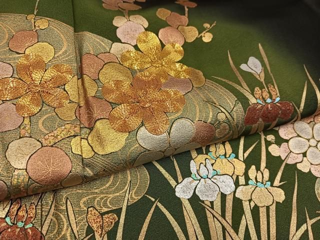 平和屋着物●豪華黒留袖　駒刺繍　流水草花文　金銀彩　正絹　逸品　AABH6828ph 平和屋着物○豪華黒留袖 駒刺繍 流水草花文 金銀彩 正絹 逸品