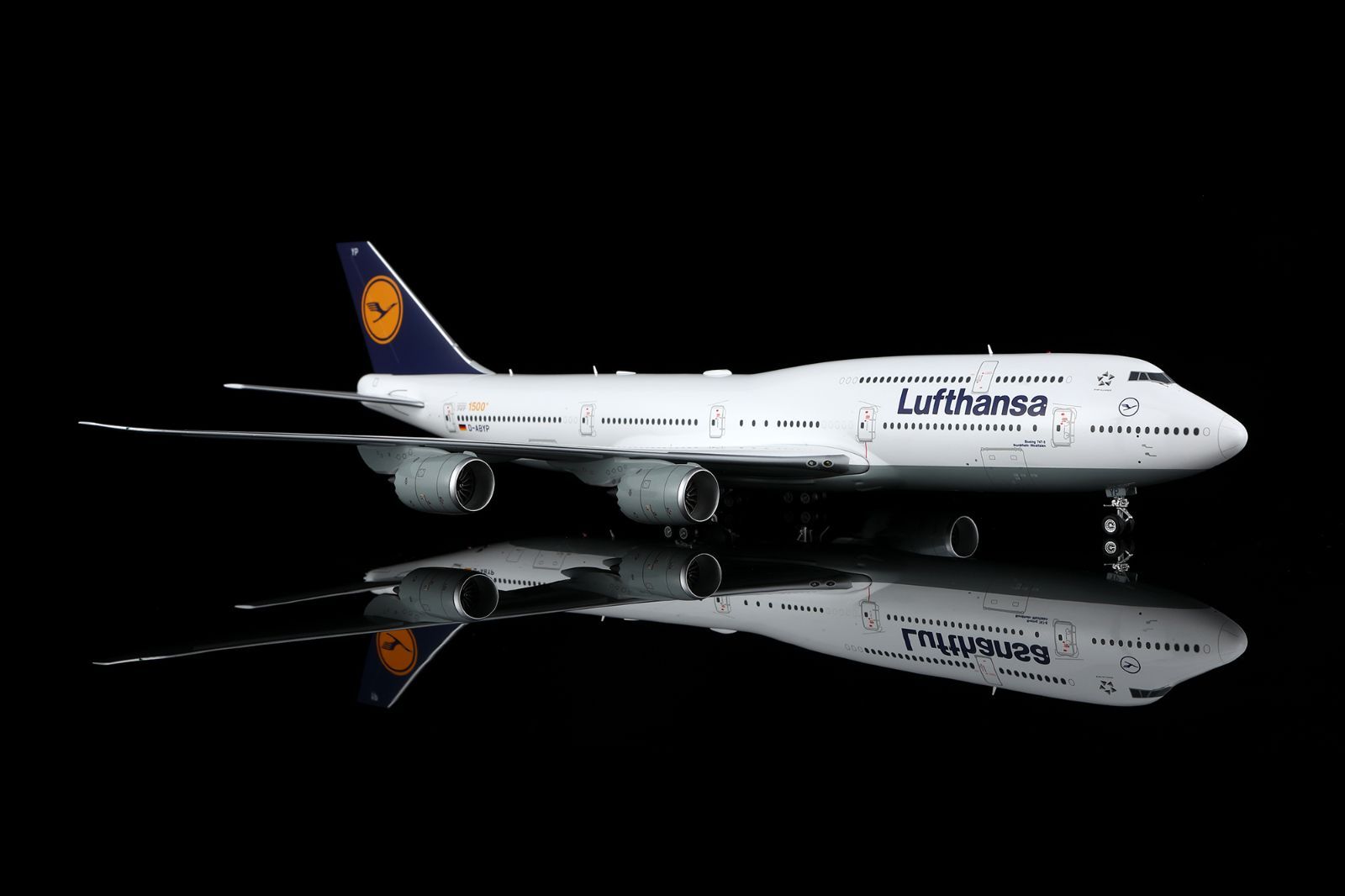 ルフトハンザ 747-8 D-ABYP 1/200 SQwings ルフトハンザ 747-8 D-ABYP 1/200 L2106FD(フラップダウン版