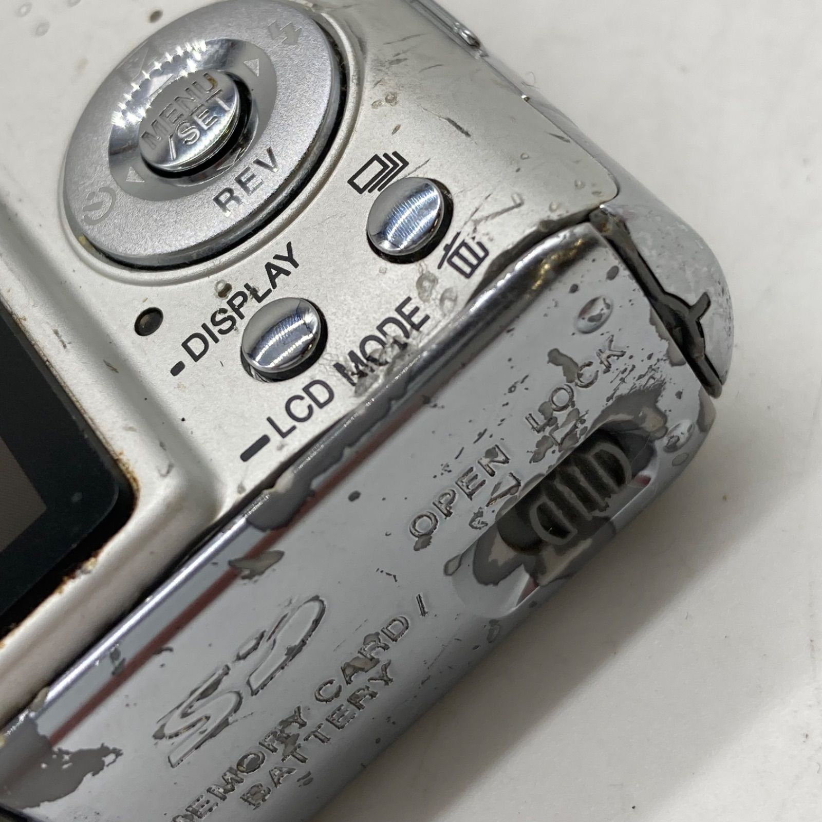 UA788【訳あり】Panasonic デジタルカメラ LUMIX DMC-FX01 シルバー