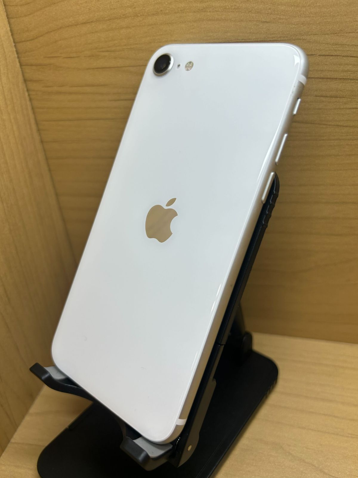 iPhone SE2 64GB au ホワイト SIM解除済 中古 - メルカリ