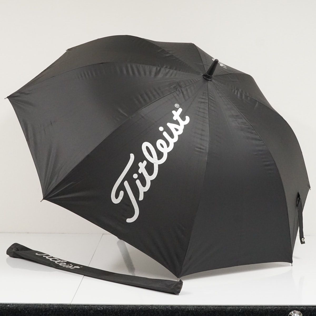ゴルフ傘 Titleist タイトリスト USED品 晴雨兼用 ブラック ロゴ 大判 UV 遮光 紫外線 ジャンプ 70cm S3747