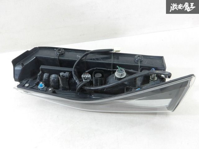 タントカスタムLA650S右側テールランプKOITO220-69075(397) 【公式通販】