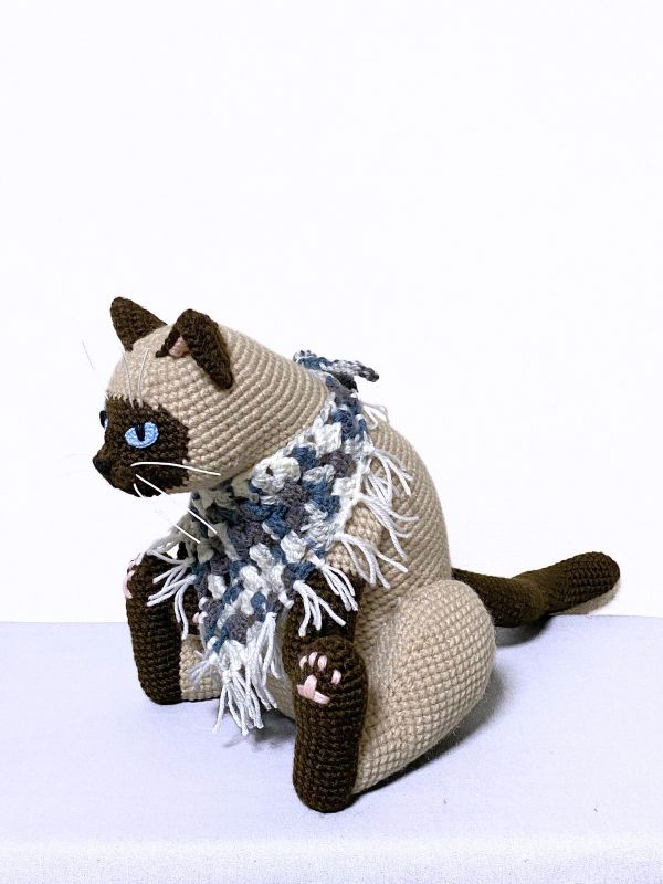 かおかお様ご依頼品】まんまる猫背のシャム猫さんのあみぐるみ - メルカリ