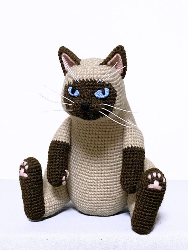 かおかお様ご依頼品】まんまる猫背のシャム猫さんのあみぐるみ - メルカリ