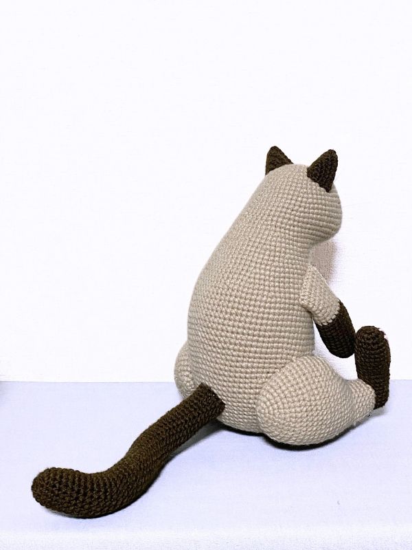 かおかお様ご依頼品】まんまる猫背のシャム猫さんのあみぐるみ - メルカリ