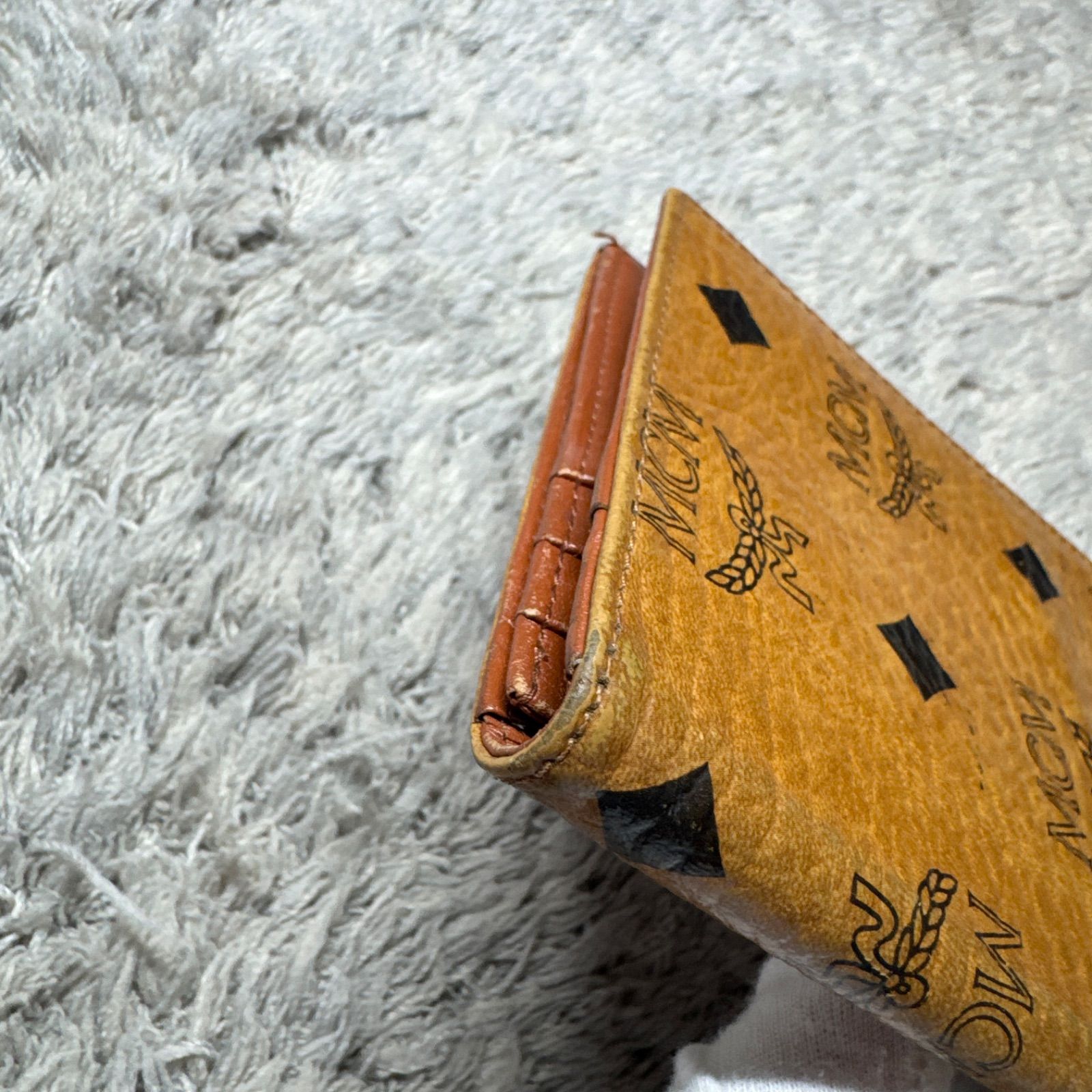 ✨️美品 MCM ラウンドジップ 長財布 型押し レザー 印字 ロゴ 