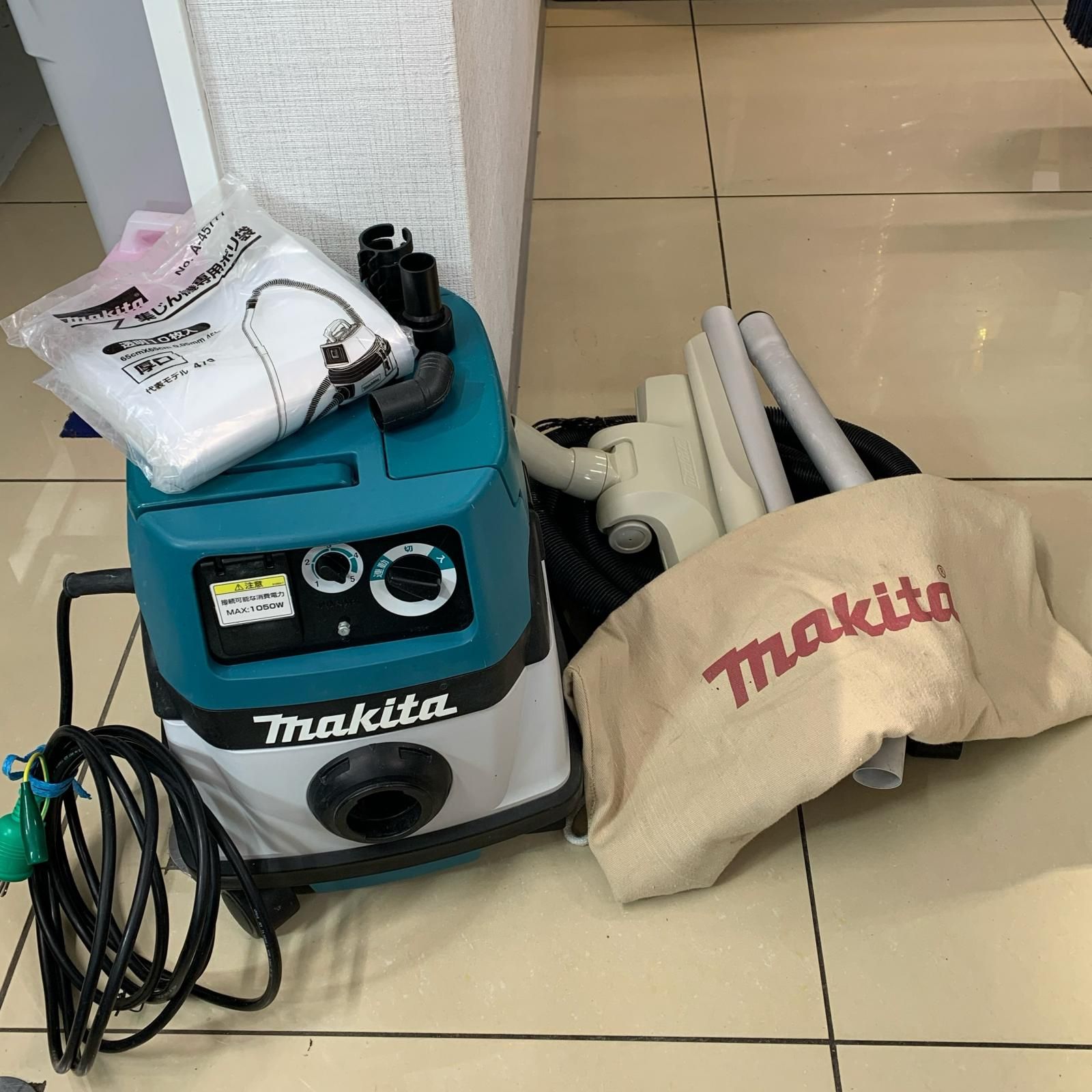 山口)下松市より　マキタ 乾式専用 業務用 無段変速 集じん機 モデル484　BIZHC02H MAKITA マキタ 乾式専用業務用無段変速集じん機 484 - メルカリ