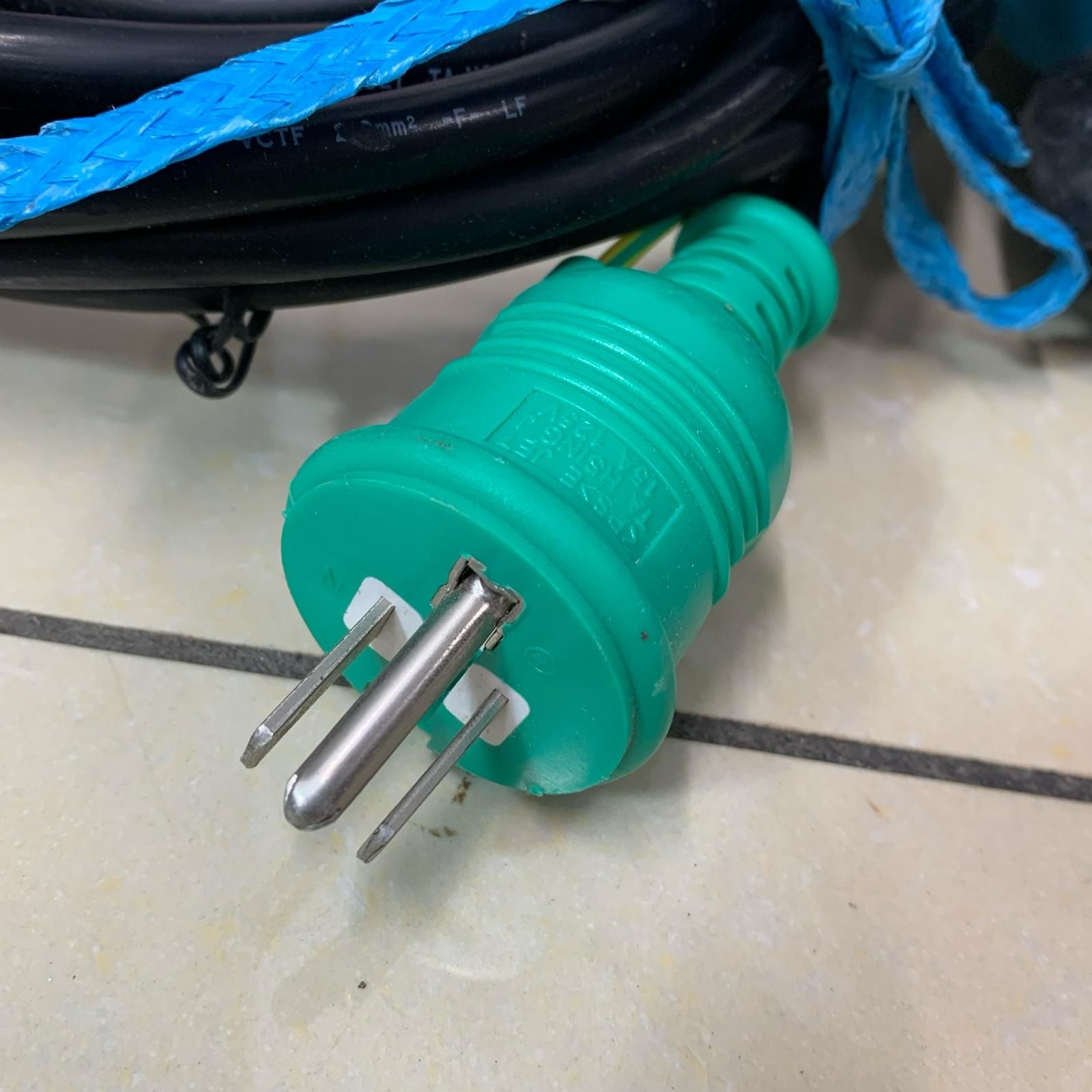 MAKITA マキタ 乾式専用業務用無段変速集じん機 484 - メルカリ